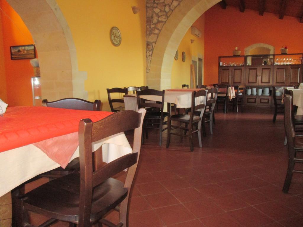 Le Mangiatoie Del Re Giordano Villa อาโวลา ภายนอก รูปภาพ